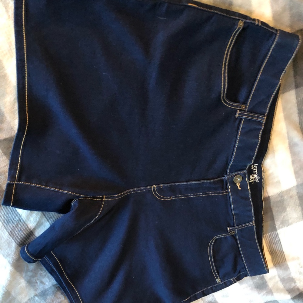 NWOT- woman’s shorts. 22w.